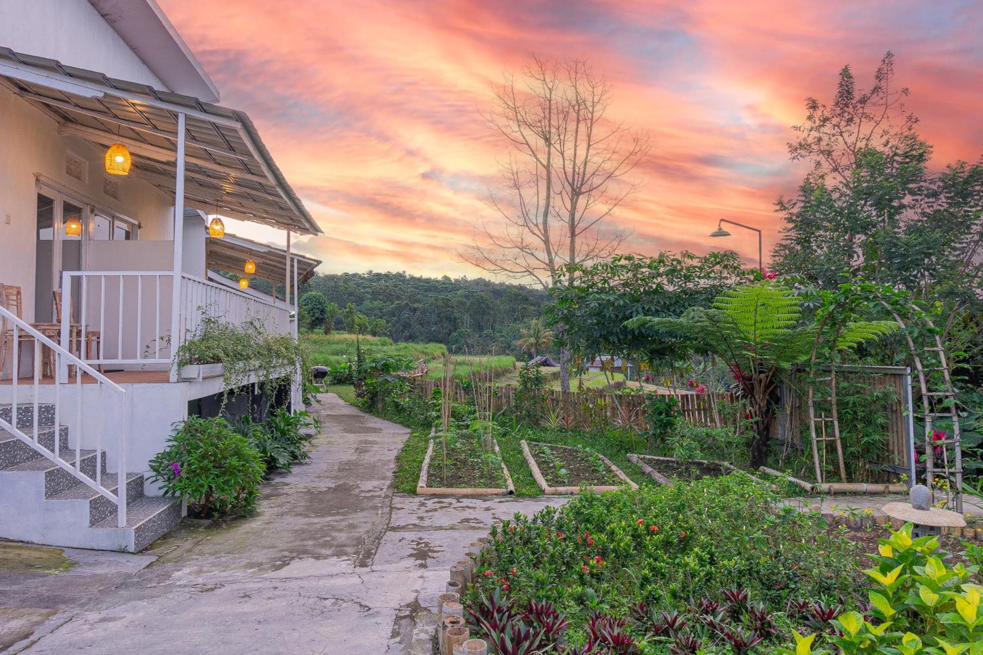 Santya Loka Lodge & Twin Waterfall Jatiluwih Exterior photo